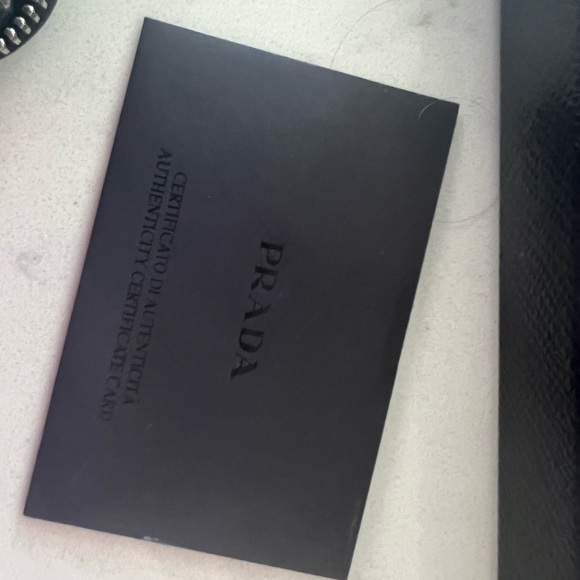 Quilted Prada saffiano leather wallet - Picture 8 of 12